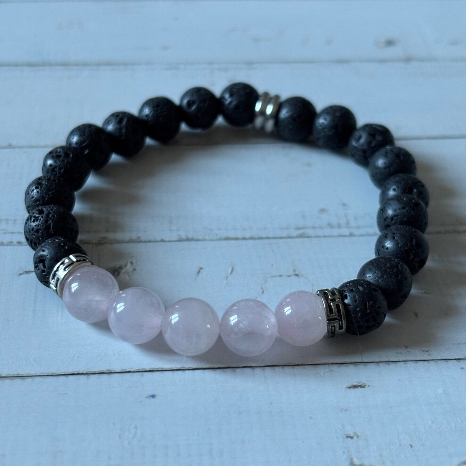 Bracelet quartz rose et pierre de lave pour aromathérapie et bien-être émotionnel