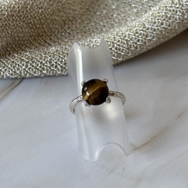 Bague en argent avec Œil de Tigre – bijou protecteur et élégant
