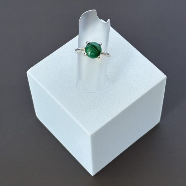 Bague argent ornée d'une pierre naturelle de malachite