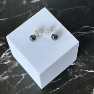 boucles d oreilles discrètes perles hématite