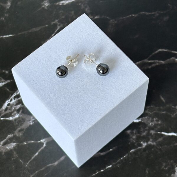 boucles d oreilles discrètes perles hématite