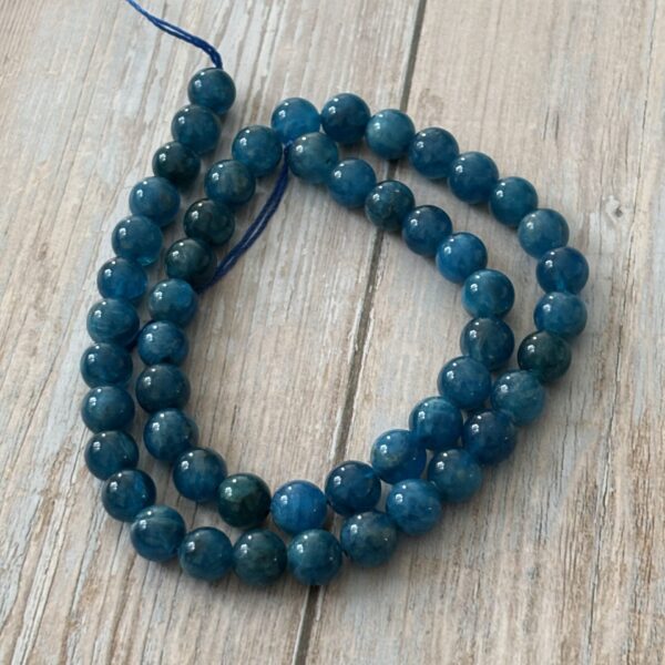 Perles apatite bleue 8 mm naturelles pour création de bijoux