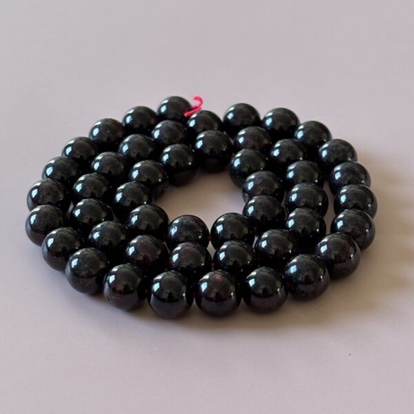 Perles 8 mm grenat pour créations de bijoux apportant énergie et passion