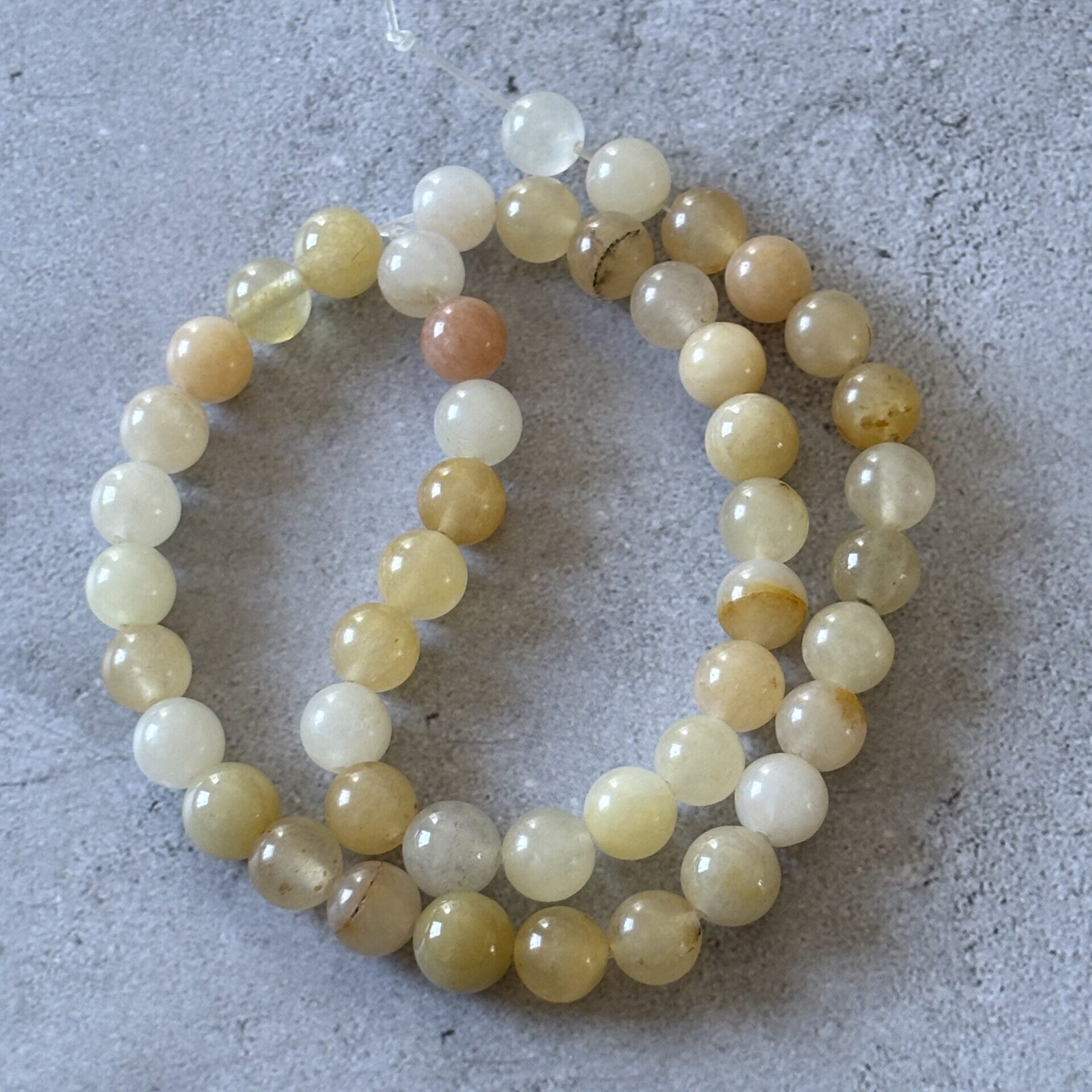 Perles rondes 8 mm jade jaune idéales pour loisirs créatifs et artisanat