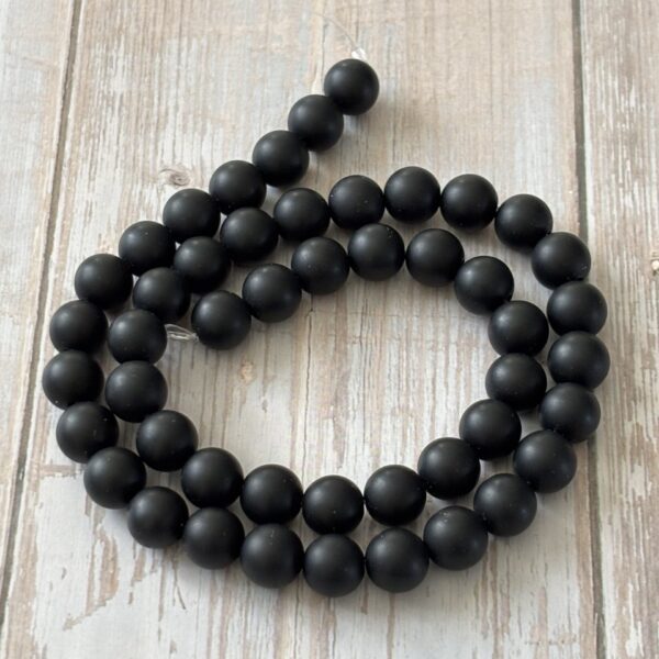 Perles rondes agate noire mate 8 mm pour bracelet créatif et ancrage