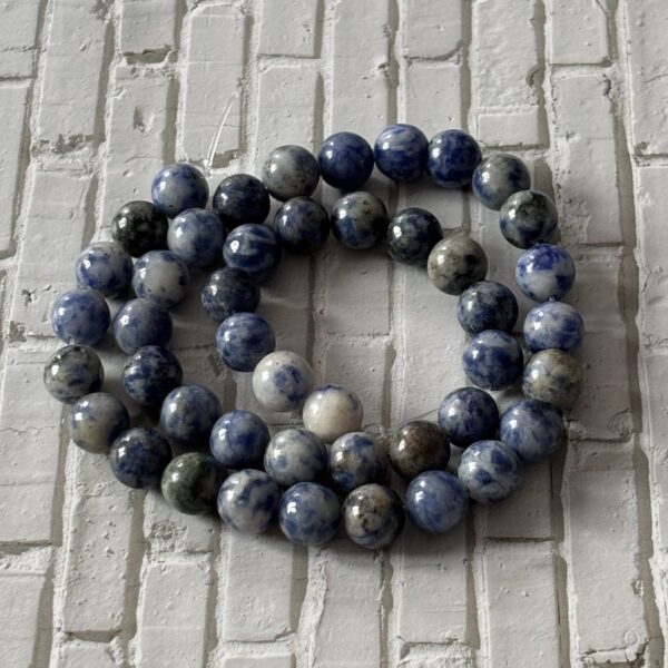 Perles rondes sodalite 8 mm utilisées pour apaiser les émotions