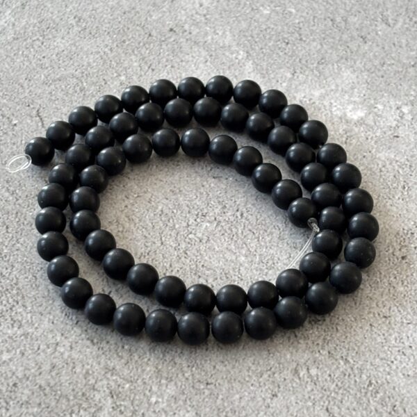 Perles fines 6 mm agate noire mate, pierre de protection et de stabilité