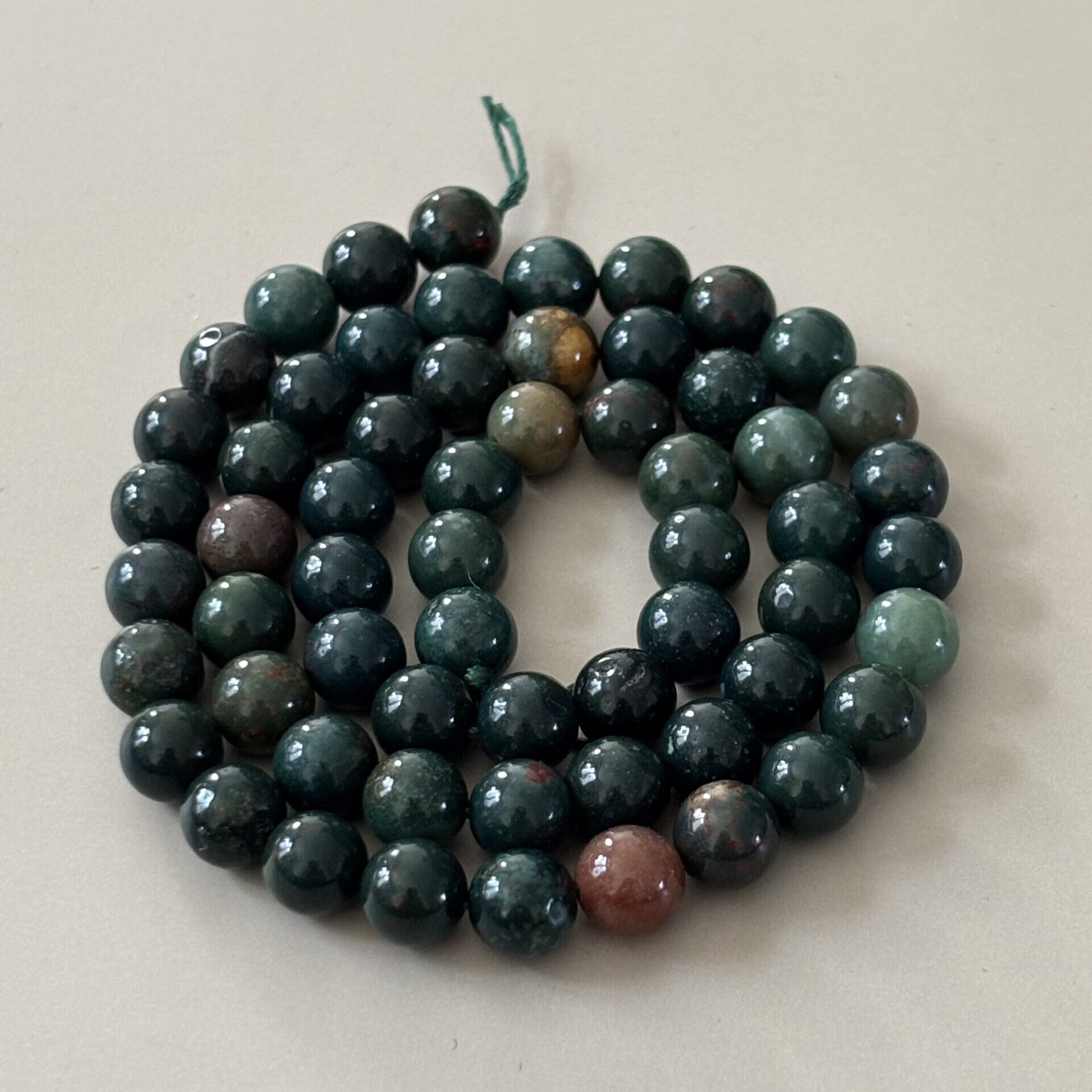 perles 6 mm bloodstone pierre naturelle verte et rouge