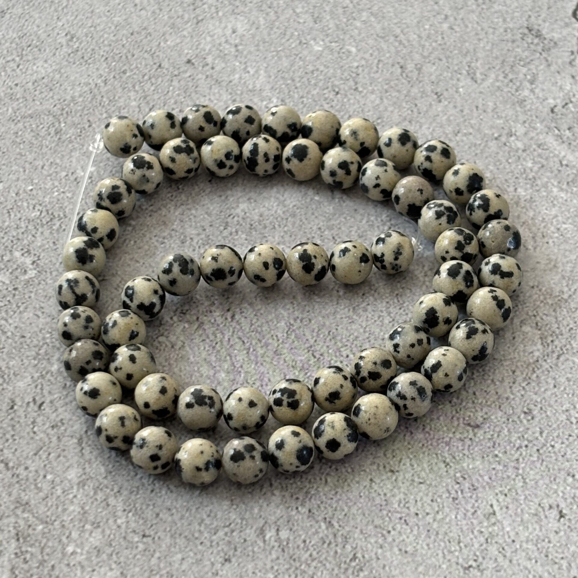 perles rondes jaspe dalmatien 6 mm créativité et protection