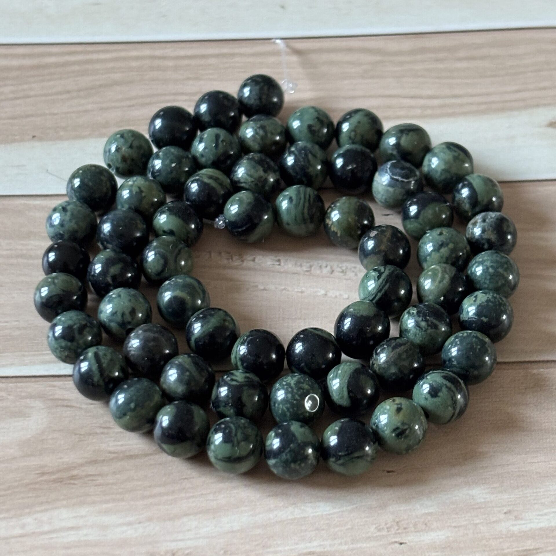 perles jaspe kambaba 6 mm aux motifs organiques vert et noir