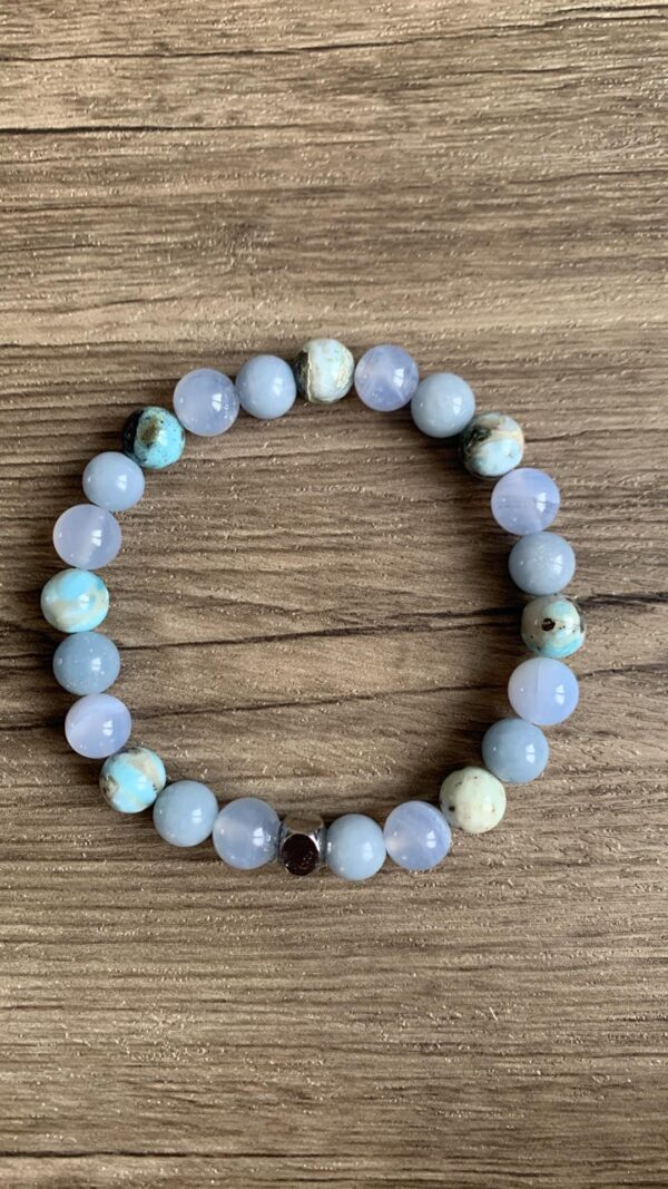 Angélite, calcédoine et opale bleue bracelet chakra gorge en perles naturelles