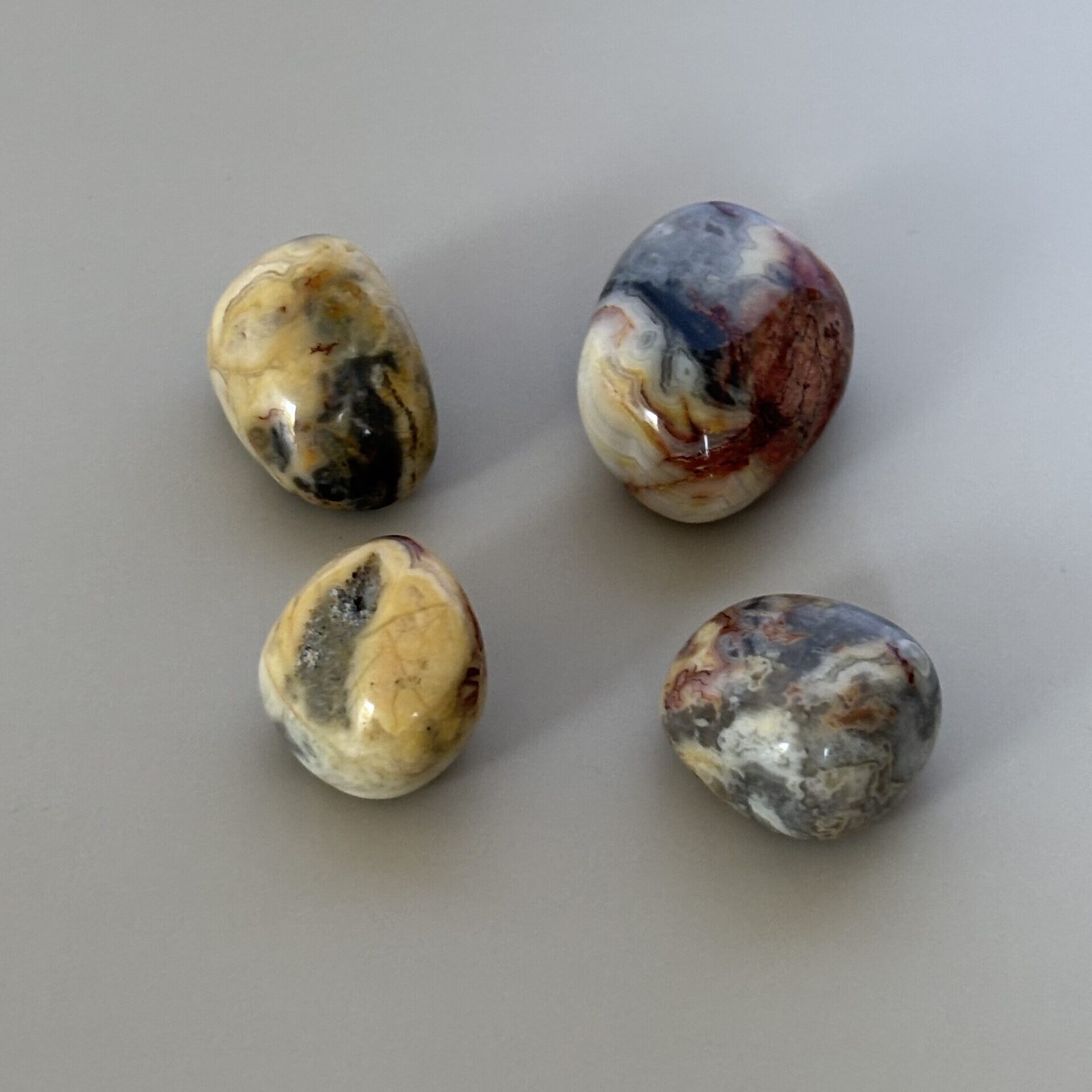 Pierre roulée en Agate Crazy Lace – motifs tourbillonnants et énergie joyeuse