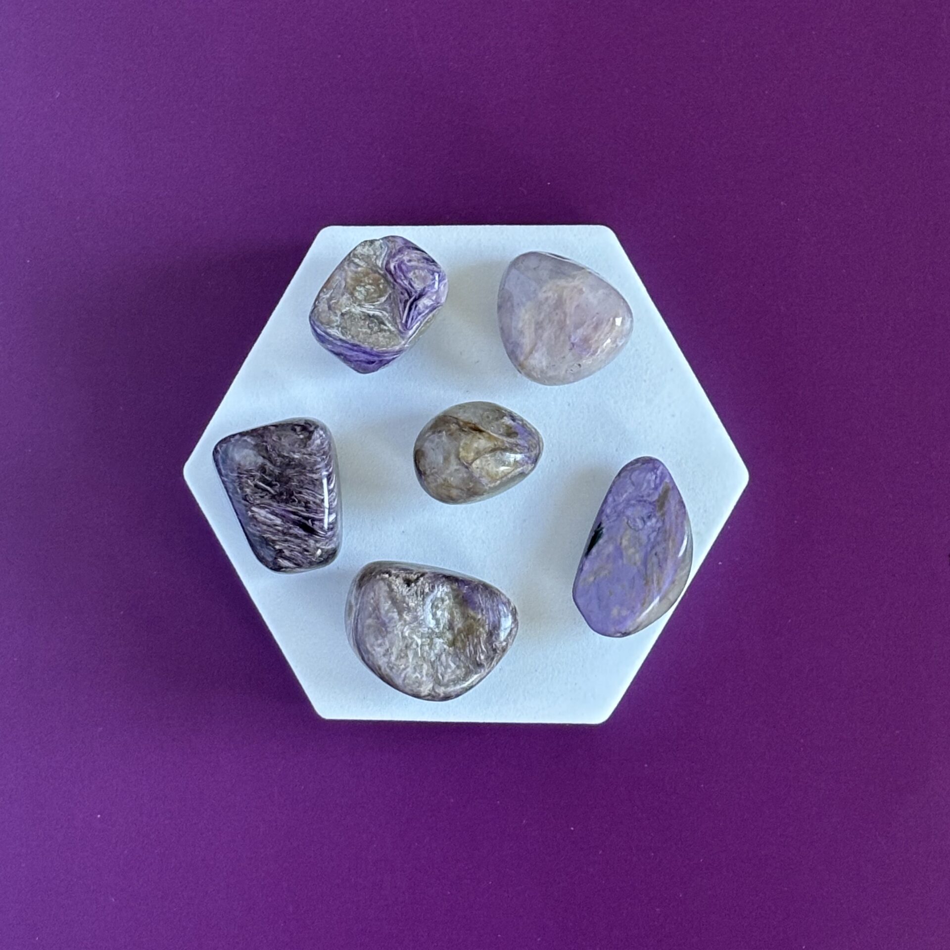 Pierre roulée en Charoïte – énergie élevée et ouverture du troisième œil