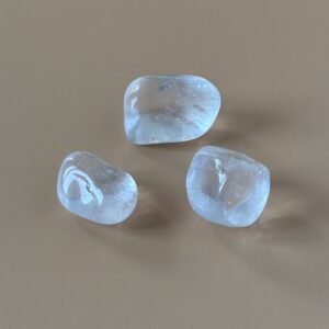 Cristal de Roche naturel – pierre de clarté mentale et d’amplification énergétique