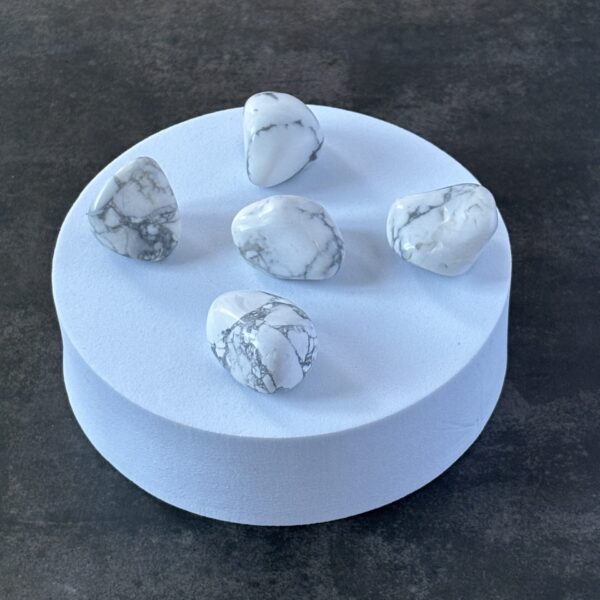 Howlite roulée – énergie douce pour gérer le stress et les émotions