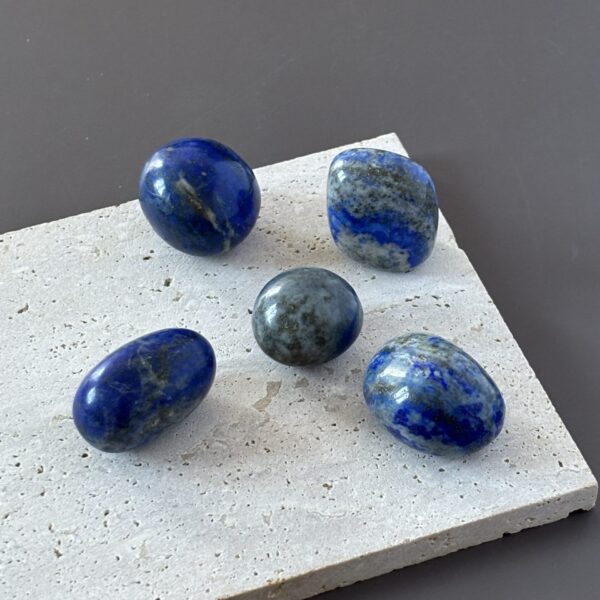 Lapis Lazuli naturel – pierre de sagesse, d’intuition et d’ouverture spirituelle