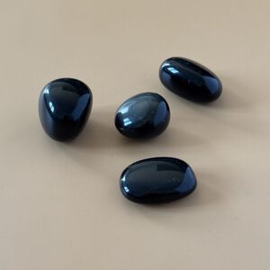 Cristal d’Obsidienne Céleste – favorise l’introspection, la clarté mentale et la protection énergétique