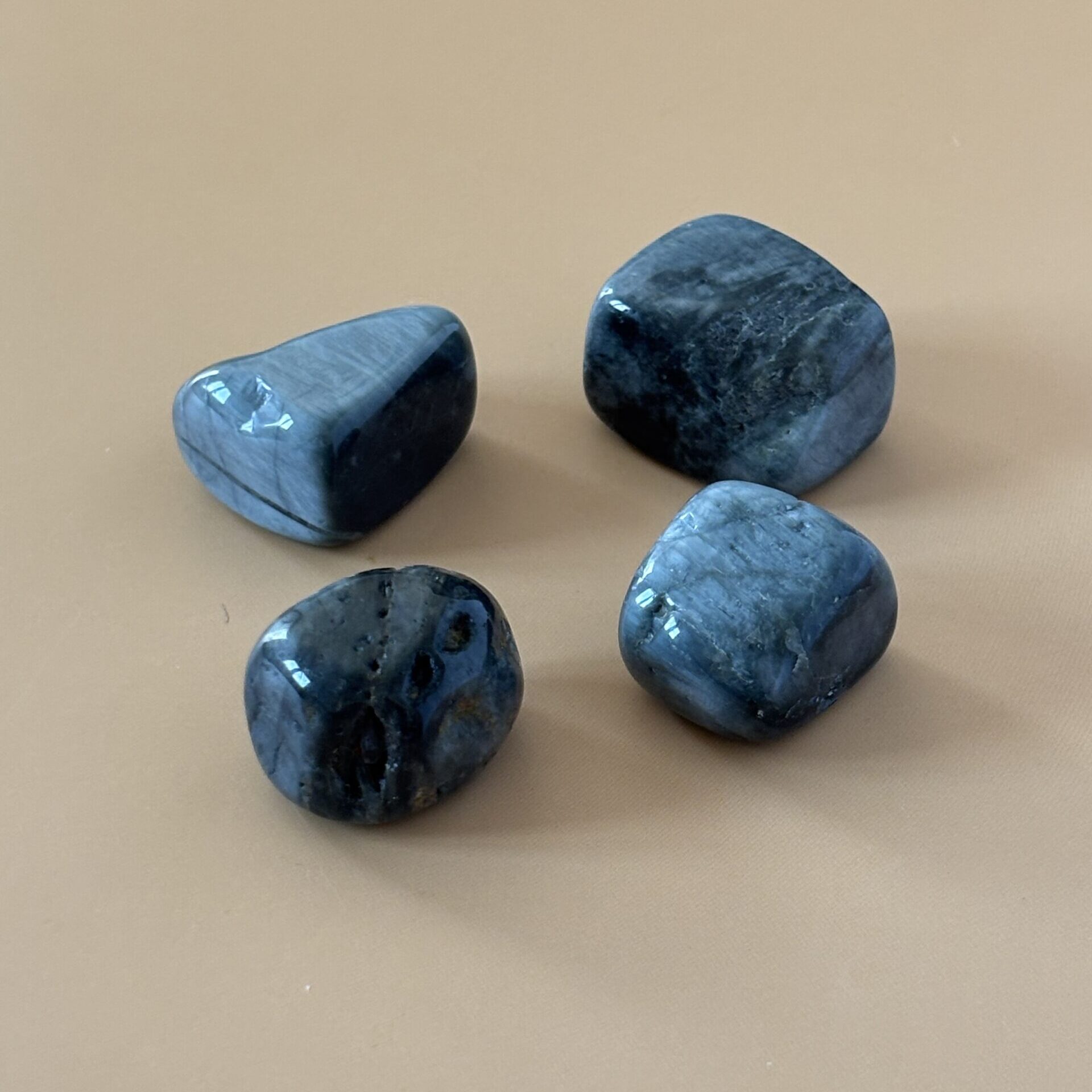 Pierre Œil de Faucon – ouvre la vision intérieure et chasse les blocages mentaux