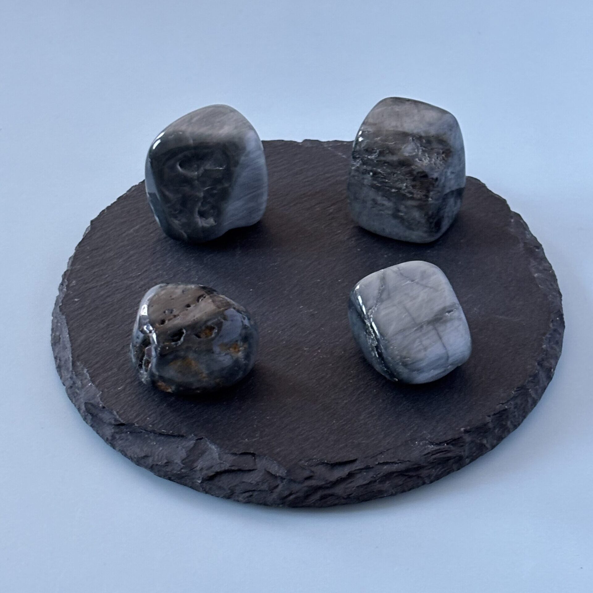 Œil de Faucon naturel – pierre de clairvoyance, d’intuition et de protection énergétique