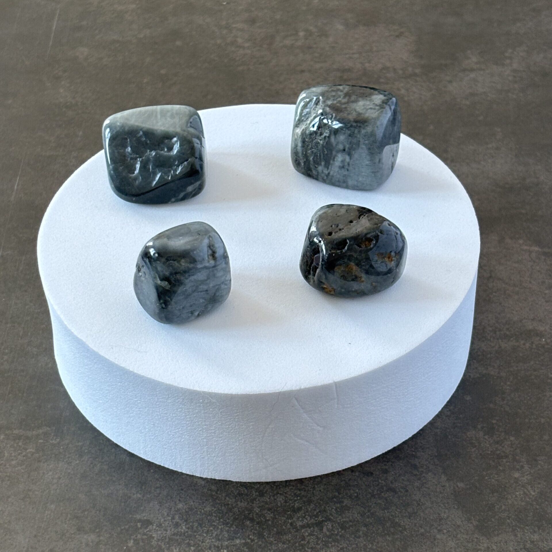 Œil de Faucon poli – symbole de vigilance, de liberté d’esprit et de lucidité