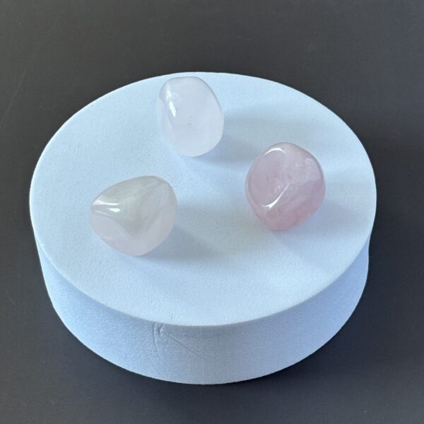 Cristal de Quartz rose – énergie tendre pour guérir les chagrins et ouvrir le cœur