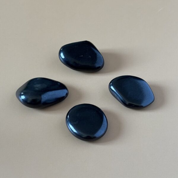Shungite naturelle – pierre noire de protection et de purification énergétique