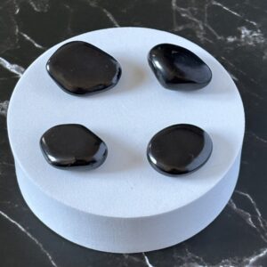 Pierre de Shungite – neutralise les ondes électromagnétiques et renforce l’ancrage
