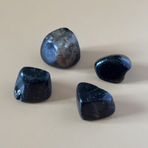 Tourmaline noire – pierre de sécurité énergétique pour le corps et l’esprit