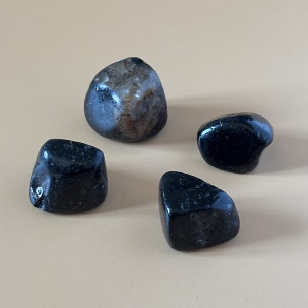 Tourmaline noire – pierre de sécurité énergétique pour le corps et l’esprit