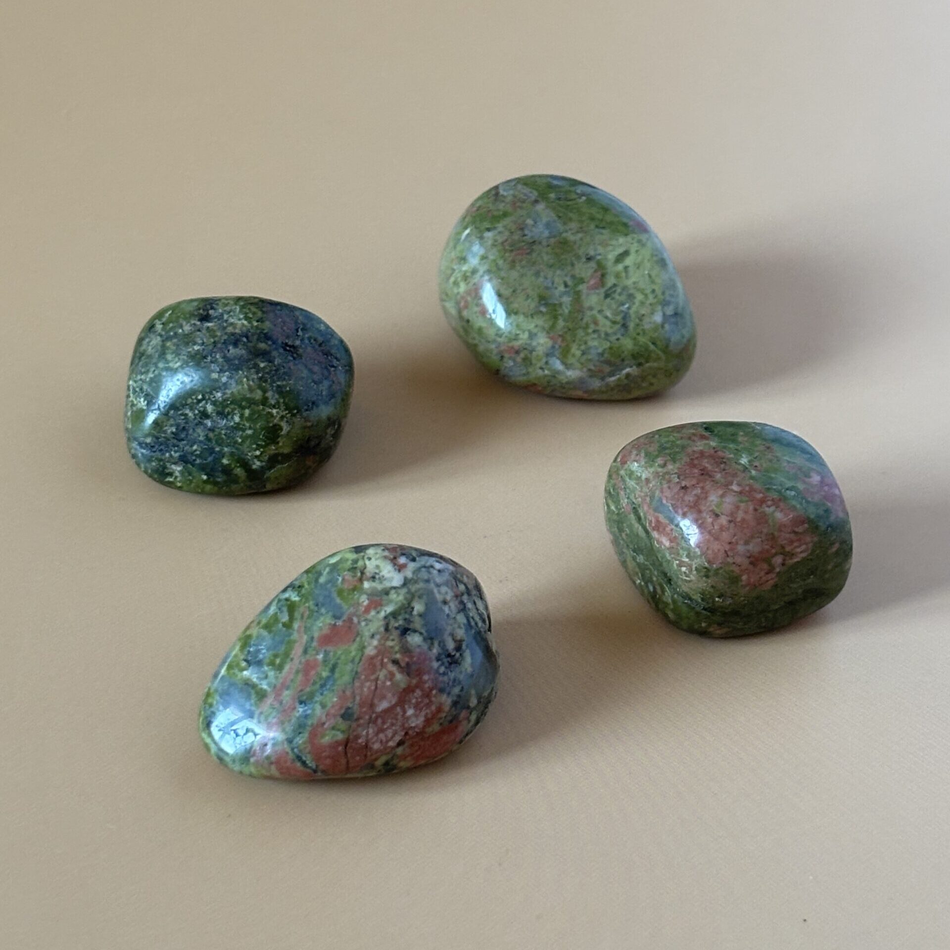 Unakite polie – pierre douce qui favorise la guérison du cœur et la tendresse