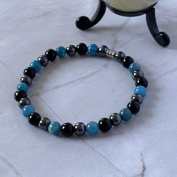 bracelet artisanal perles bleues et noires pierre naturelle