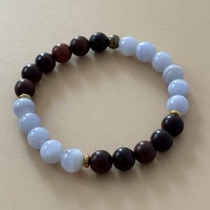 Bracelet calcédoine et bois de rose – bijou naturel apaisant et élégant