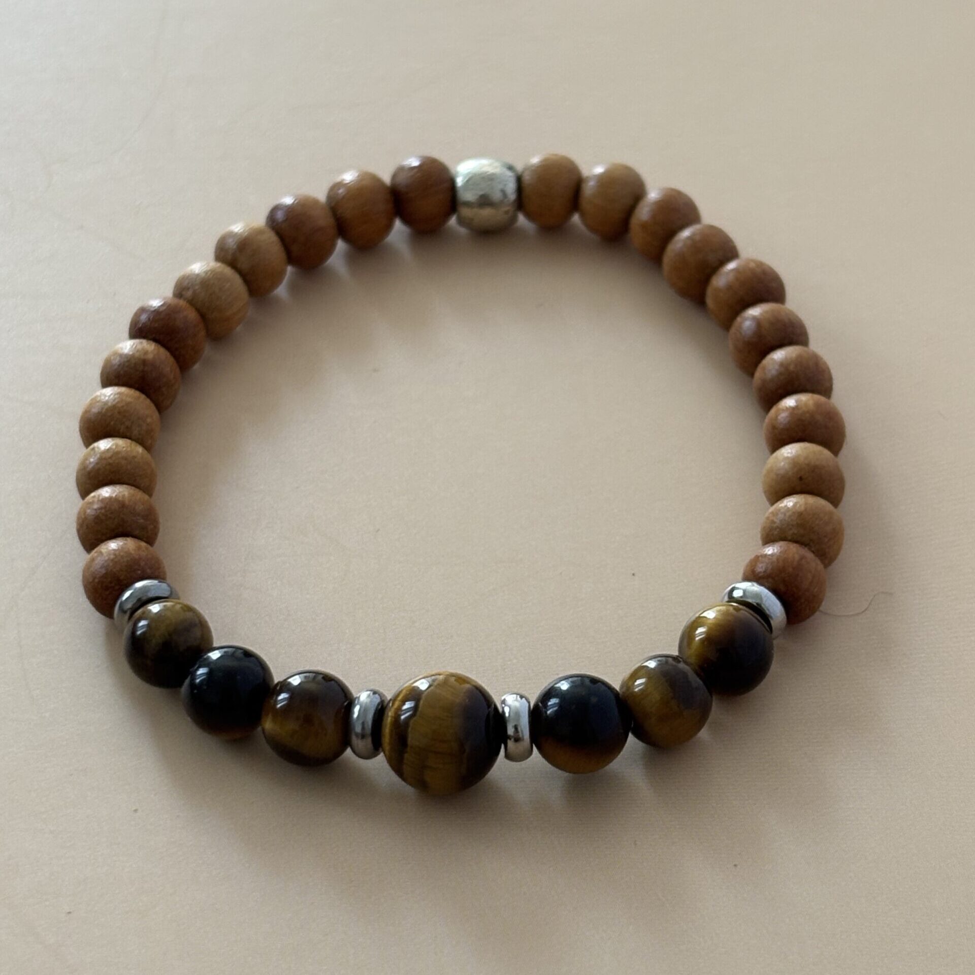 Bracelet œil de tigre et bois exotique – bijou naturel protecteur et élégant