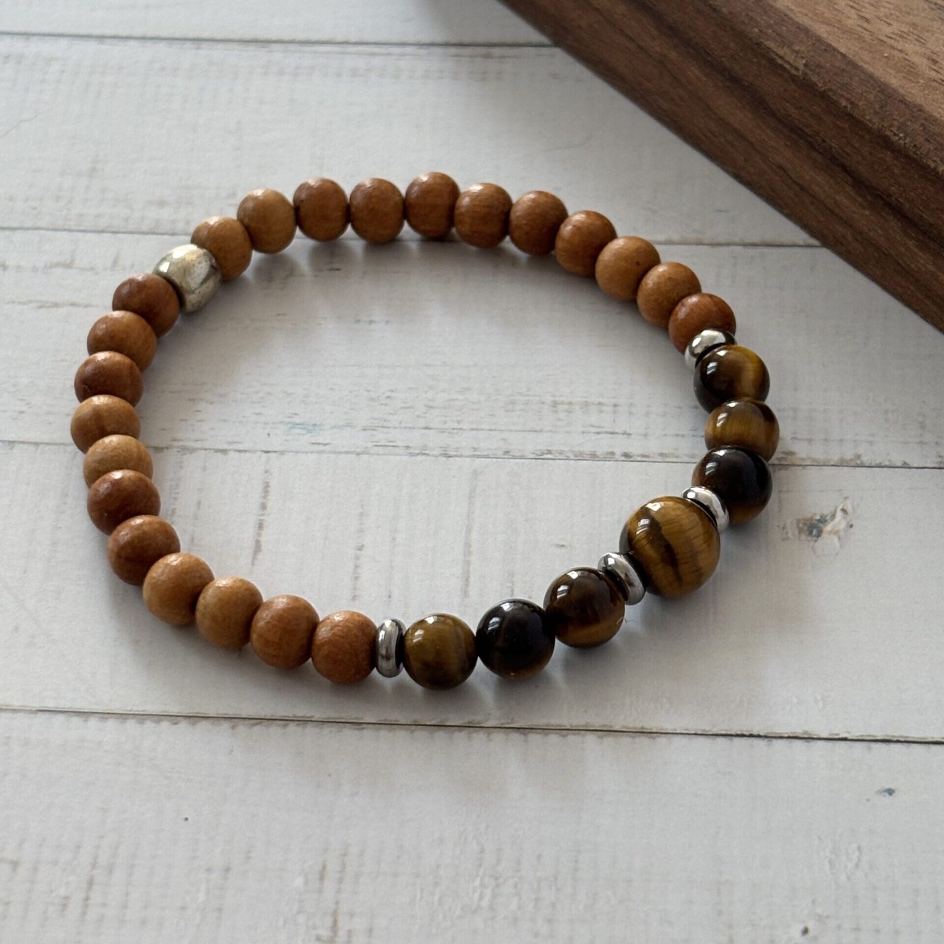 Bracelet pierres naturelles œil de tigre et bois exotique – énergie et confiance
