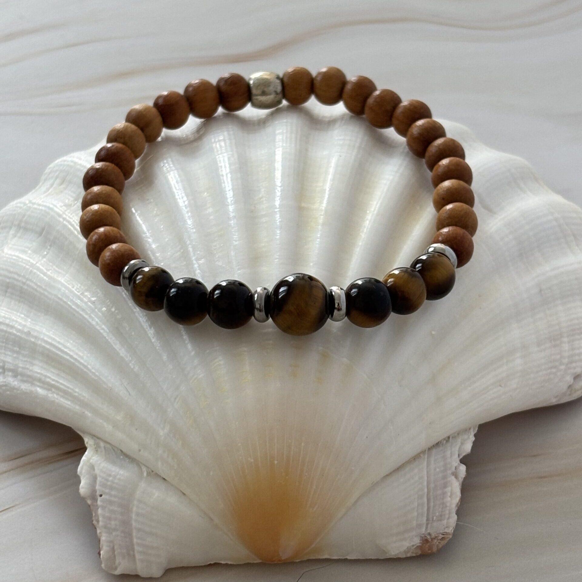 Bijou artisanal bracelet œil de tigre et bois exotique – lithothérapie et bien-être