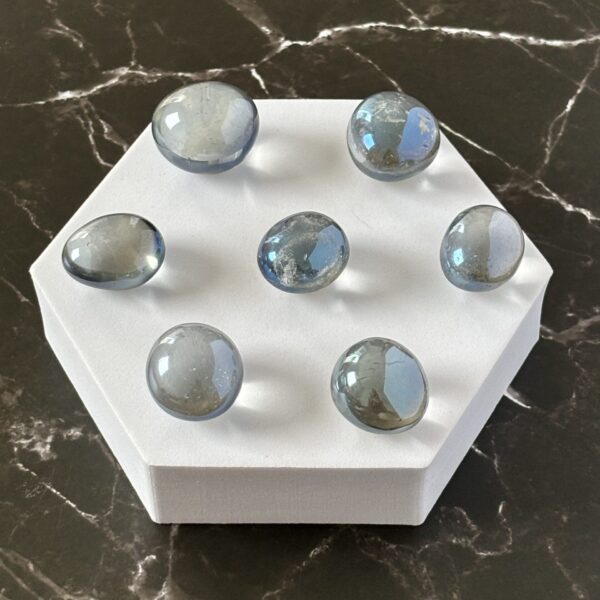 Cristal aqua aura quartz roulé couleur bleu irisé