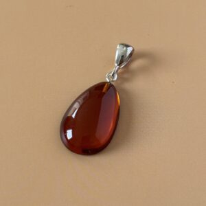 Pendentif ambre naturel en forme de goutte