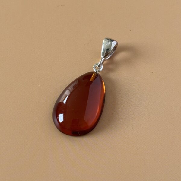 Pendentif ambre naturel en forme de goutte
