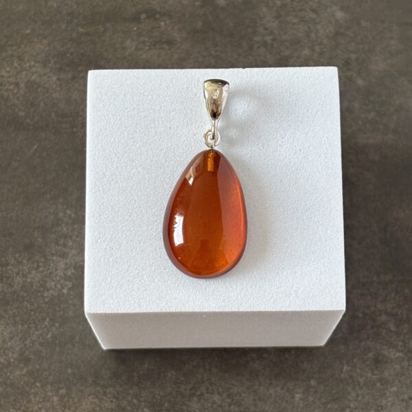 Pendentif goutte ambre véritable bijou raffiné