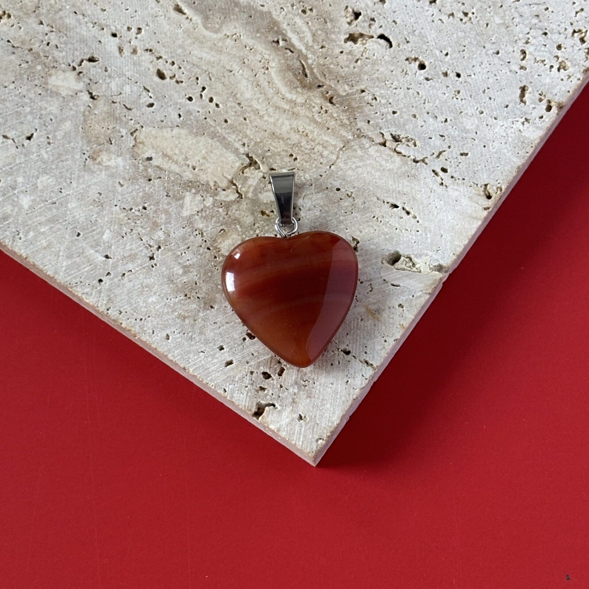 Pendentif coeur cornaline lithothérapie énergie positive et courage