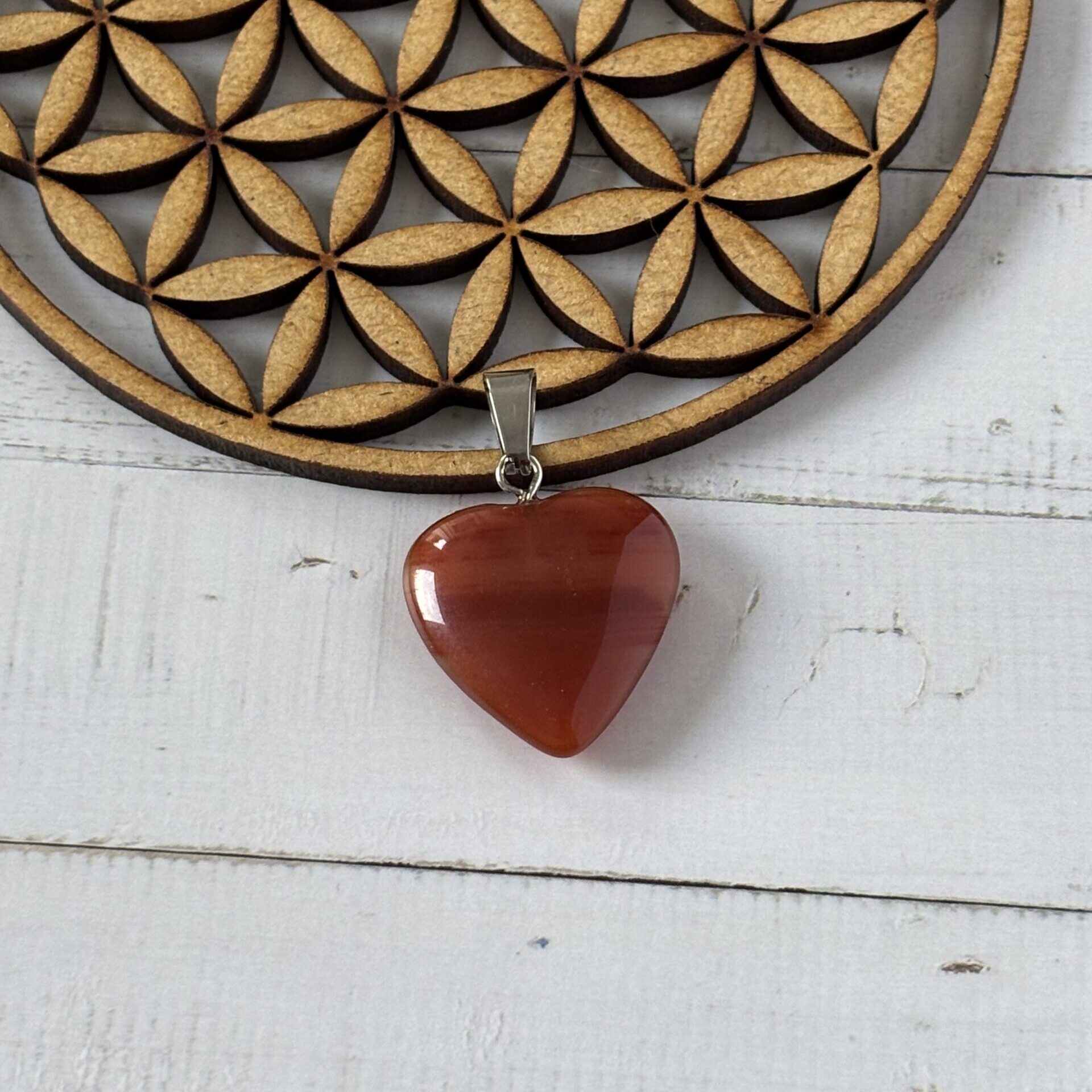 Pendentif coeur en cornaline naturelle orange rouge énergisante