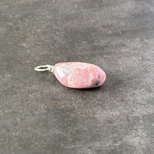 Bijou pendentif en rhodochrosite pierre roulée artisanale