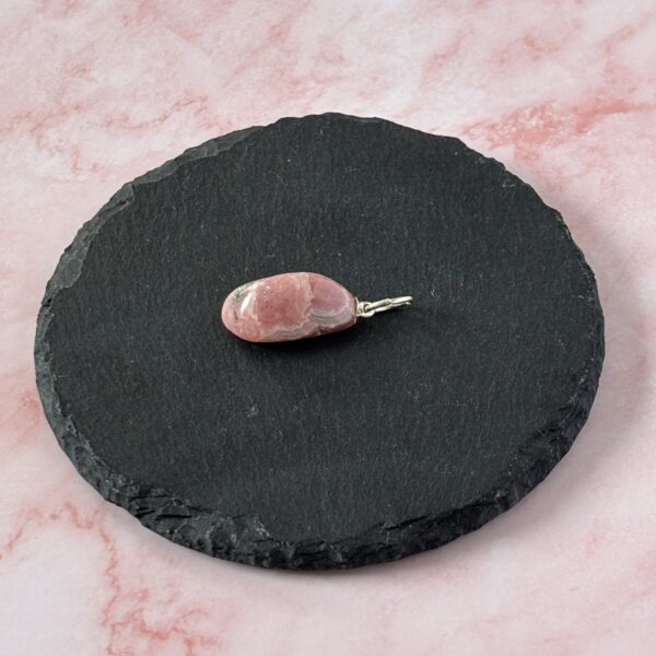 Pendentif pierre roulée rhodochrosite bienfaits et vertus
