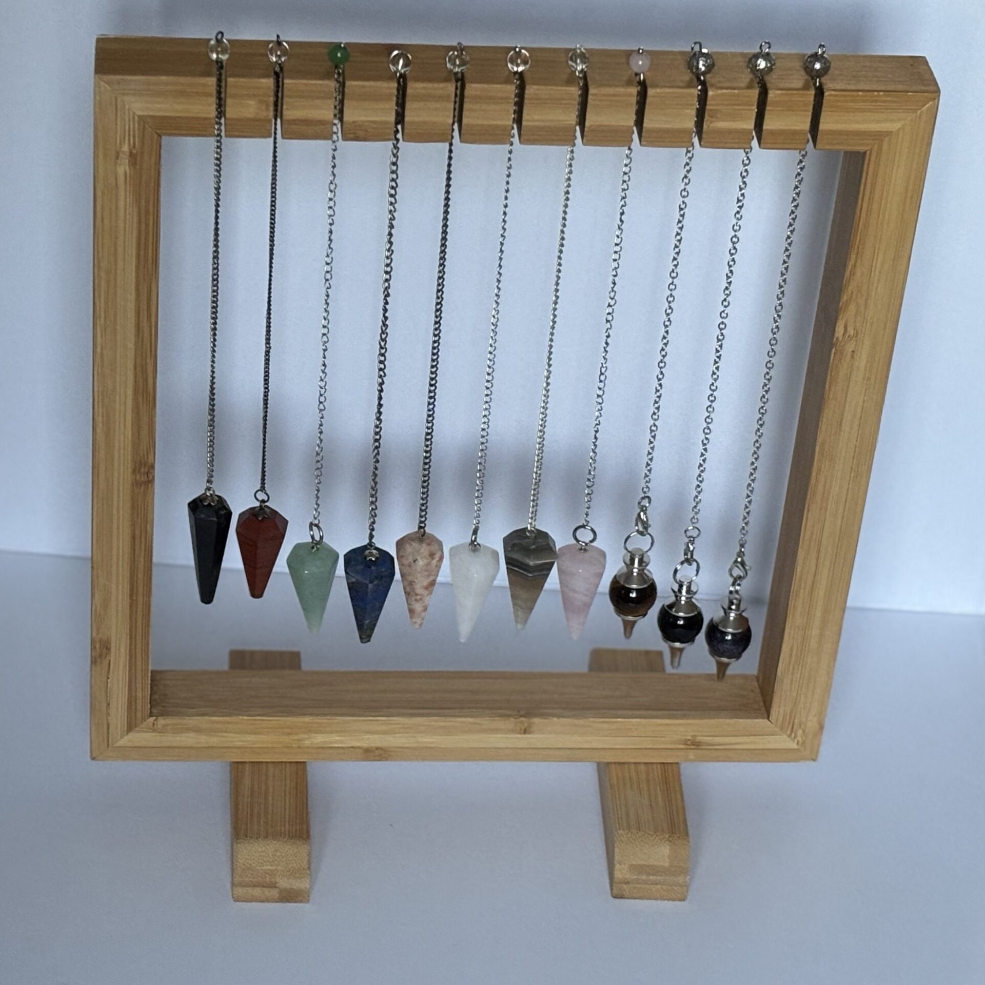Présentoir en bois naturel pour pendule – support élégant pour lithothérapie et radiesthésie