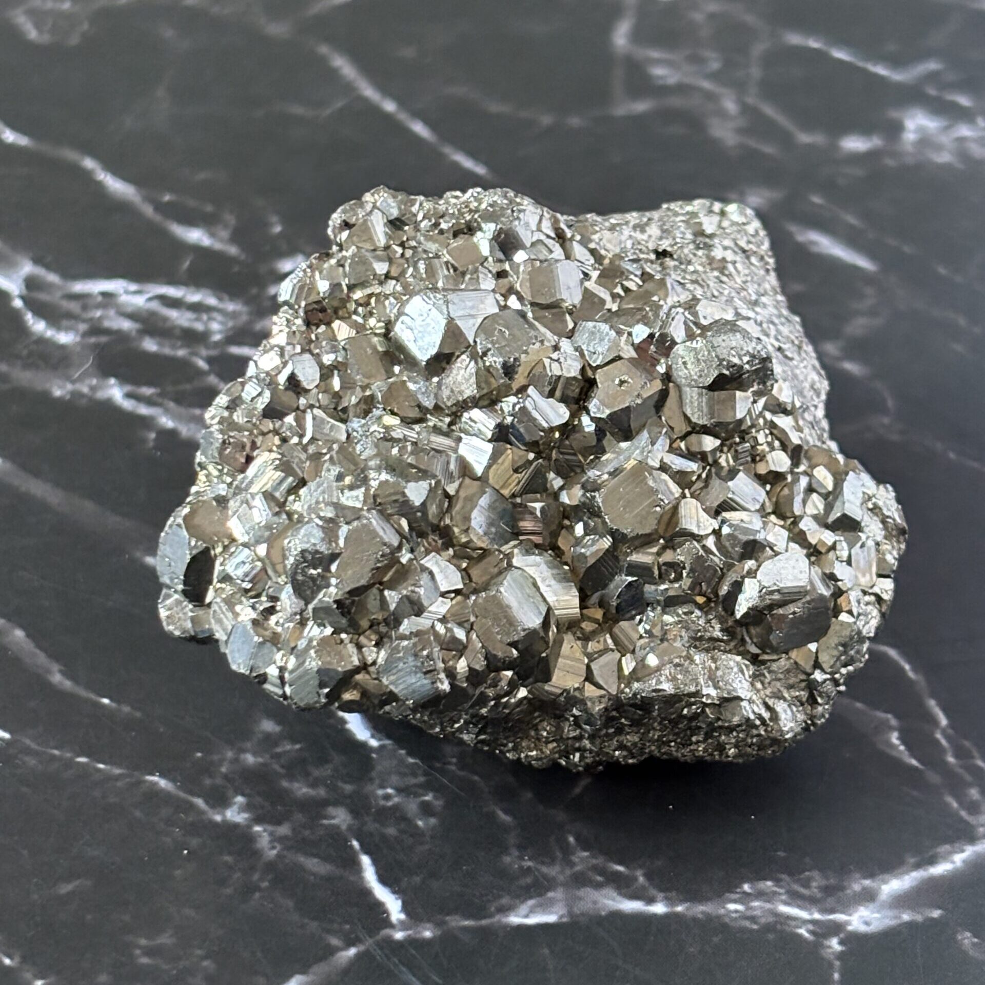 Pyrite brute naturelle dorée, pierre de protection et d’énergie positive