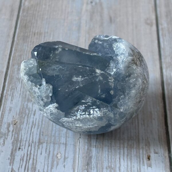 Œuf en pierre de Célestite – cristal bleu pour équilibre émotionnel et bien-être spirituel
