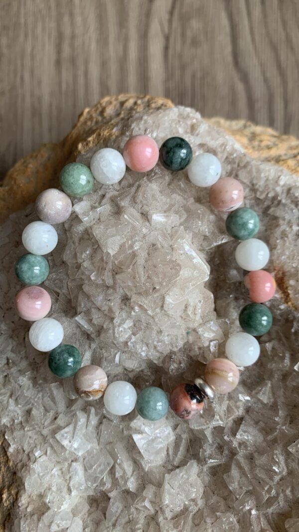 pierre de lune blanche, jade de Birmanie et opale rose bracelet maternité