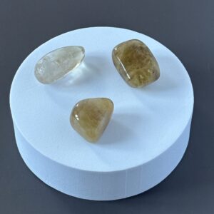 Citrine naturelle – pierre jaune de joie, abondance et énergie solaire
