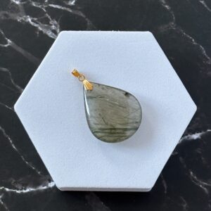 Pendentif goutte quartz actinote pierre de force