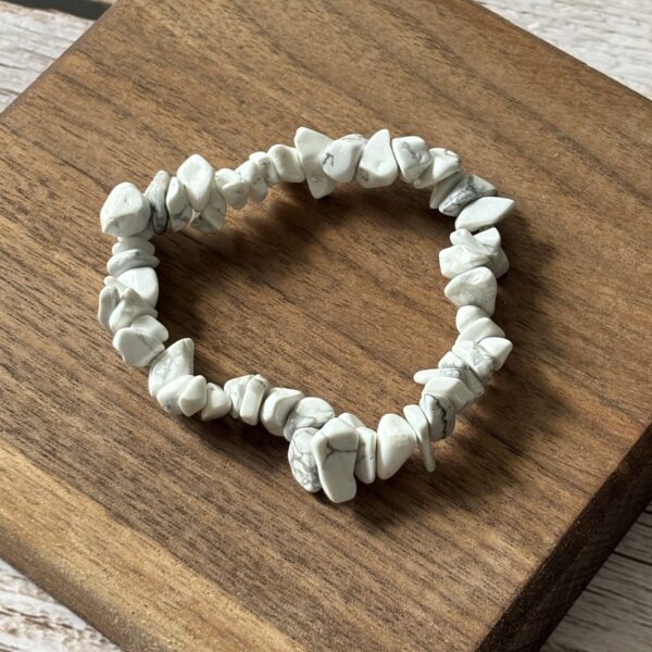 Bracelet chips howlite blanche naturelle pour lithothérapie et style